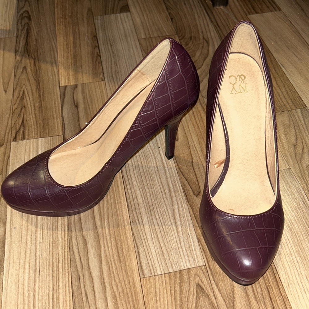 New York & Company burgundy pumps